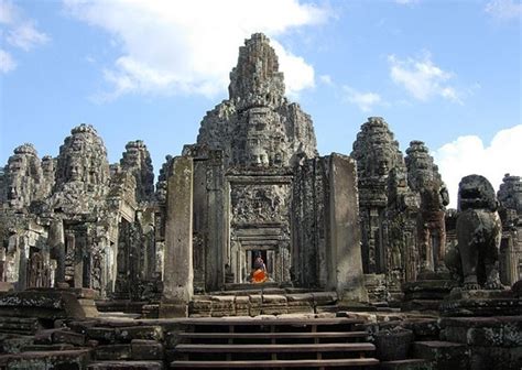 Penduduk khmer merupakan penduduk asli kamboja salah satu objek menarik di tempat wisata di kamboka ini adalah cardamom tented camp. Pakej Cambodia / Kemboja Siem Reap 4 Hari 3 Malam ISTIMEWA