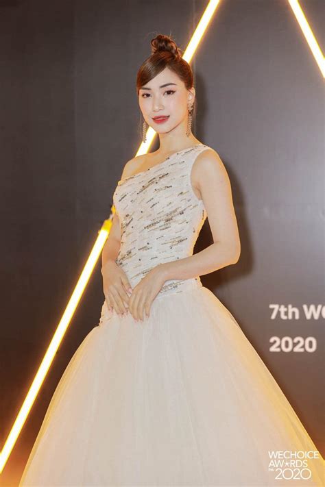 Hh khánh vân diện chiếu cói lên thảm đỏ wechoice awards (nguồn: Nhiều "người" lạ xuất hiện tại WECHOICE AWARDS 2020 | VN-Zoom | Cộng đồng Chia Sẻ Kiến Thức Công ...