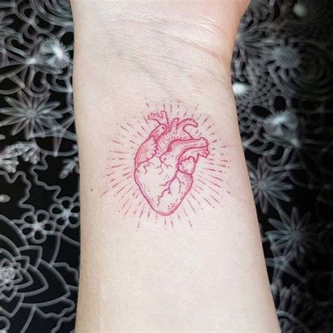 15 Ideas De Tatuajes Místicos Para Empoderar Tu Ser 12 Corazón