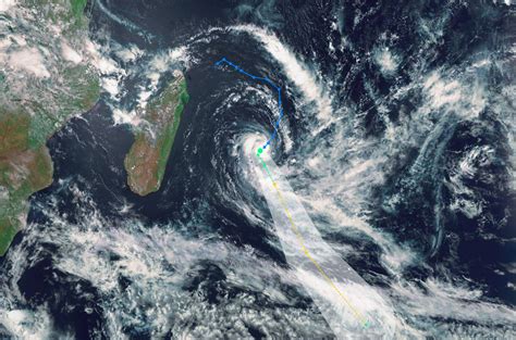 Cyclone Alert Forces Mauritius To Close Stock Exchange Airport Bloomberg
