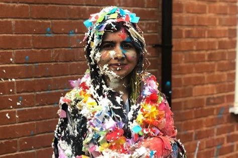 She is currently recovering in a hospital in england and was recently. Malala Yousafzai si è laureata: ha completato gli studi in filosofia, politica ed economia a Oxford