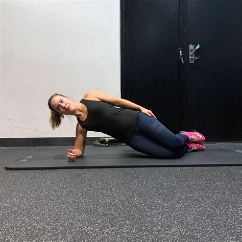 How To Do Kneeling Side Plank Muscles Worked And Proper Form Strengthlog