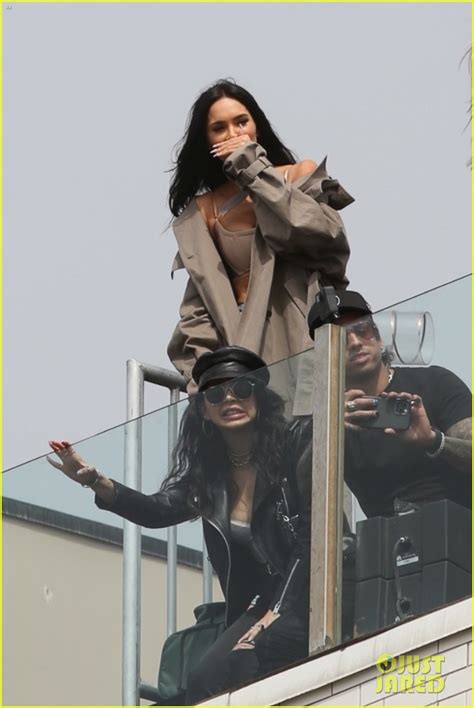 Megan Fox Kourtney Kardashian Addison Rae Attend Machine Gun Kelly Travis Barker S Rooftop