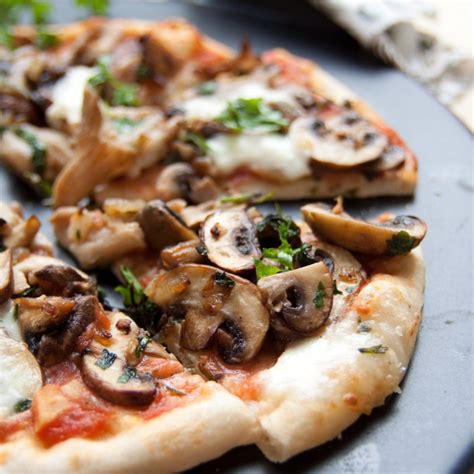 Recette Pizza ai funghi (forestière)
