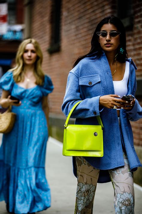 See The Best Street Style From New York Fashion Week Неон Лето