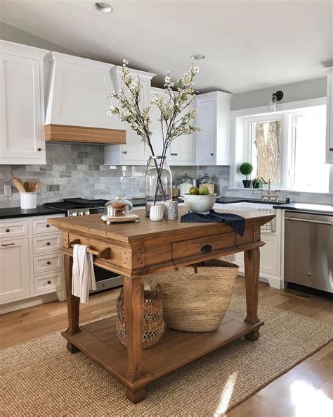 35 Gorgeous Farmhouse Kitchen Design Ideas With Wooden Floor Kitchen