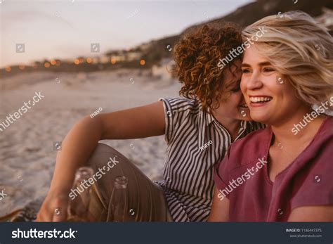 Laughing babe Lesbian Couple Talking Having库存照片 Shutterstock