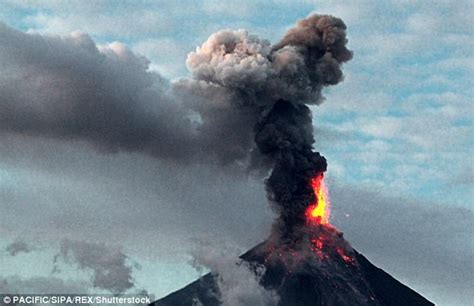 Philippines Volcano Mount Mayon Erupts Spewing Lava Daily Mail Online
