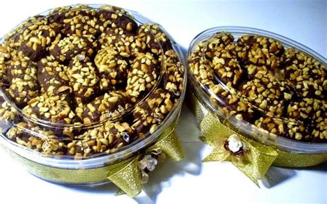 Cara membuat pisang coklat keju. Cara Buat Kue Selimut Coklat / Aneka Resep Kue Kering ...