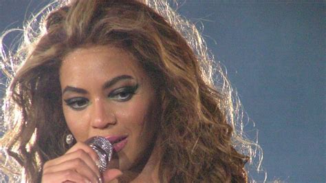 Beyonce Pleads To End War On Minorities After Shootings The Times