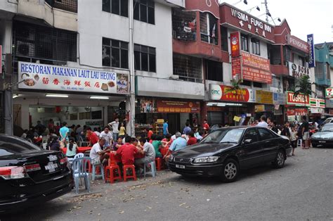 People from the bandar baru sentul community. Restoran Makanan Laut Lau Heong, Bandar Baru Sentul
