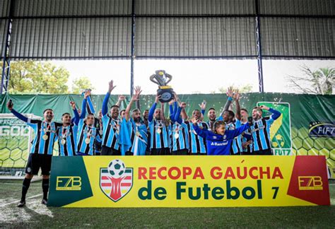 Geralmente, a federação gaúcha de futebol (fgf) aproveitava um. Grêmio Futebol 7 goleia Internacional e conquista Recopa ...