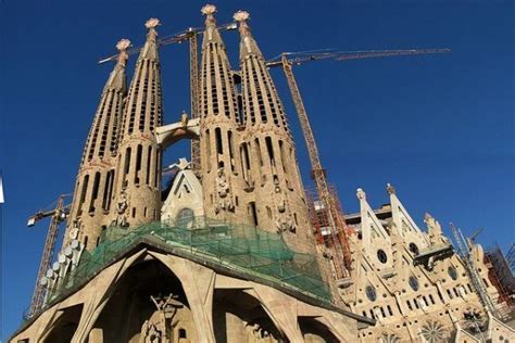10 Must See Gaudí Buildings In Barcelona Updated 2020 Mefics