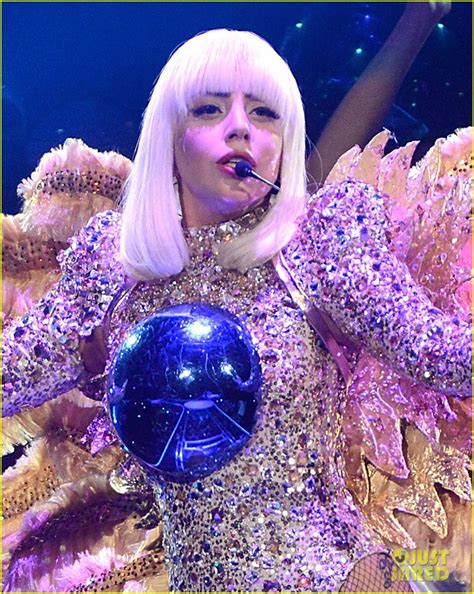 ゴッホ Lady Gaga Artrave The Artpop Ball Tシャツ フォト