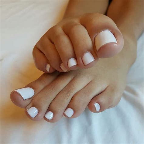 Lively Laura Feet Nails Pretty Toe Nails Pretty Toes