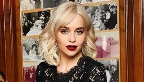 Emilia clarke has graced the covers of the world's reputable magazines like vogue (may. Emilia Clarke Biography, Career, Personal life, Facts