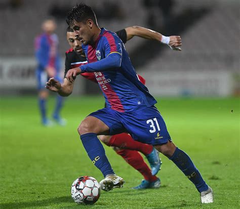 The soccer teams gd chaves and penafiel played 11 games up to today. Jogo Penafiel 0 Chaves 0 em imagens - 21ª Jornada LigaPRO ...