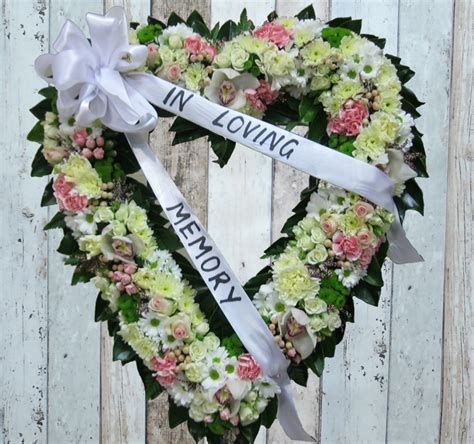 Intensive White Sympathy Wreath Wh20w Angkor Flowers