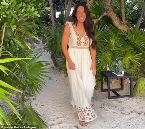 Fixer Upper Star Joanna Gaines 43 Makes A Rare Sighting In A Bikini The World Other Side