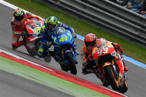 Tt circuit assen este un sporturile cu motor pista de curse construit în 1955 și situat în assen , olanda. Best shots of Motul TT Assen | MotoGP™