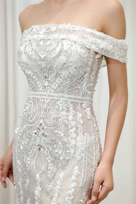 Stunning Wedding Dress With Amazing Details Wedding Dresses Wedding