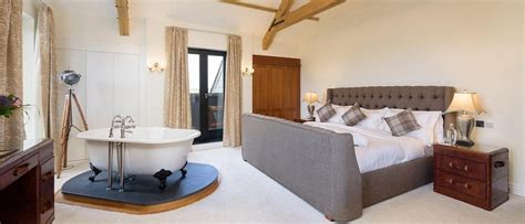 Guest rooms offer amenities such as a flat screen tv, air conditioning, and a refrigerator, and guests can go online with free wifi offered by the hotel. Guide to the Best Hotels in Cornwall - Cornwall Holidays