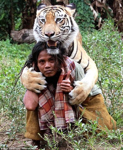 Ọmọ Oódua Photos Man Whose Best Friend Is A Tiger