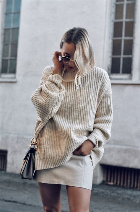 Stying An Oversized Sweater With A Leather Mini Skirt For A Styilsh