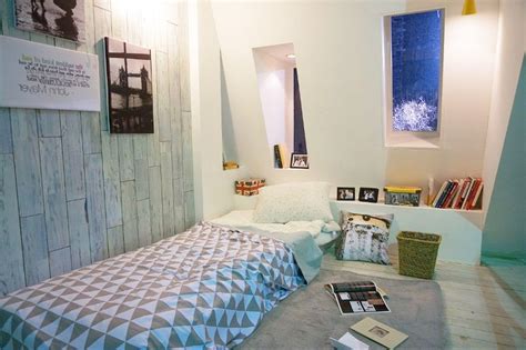 Oh iya, sebenarnya cara menata kamar tidur sederhana tidak hanya untuk ruangan sempit saja. Inspirasi Menata Kamar Tidur Kecil Fungsional - Adseneca™