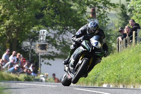 2016 isle of man tt supersport race results hutchinson breaks record to win supersport