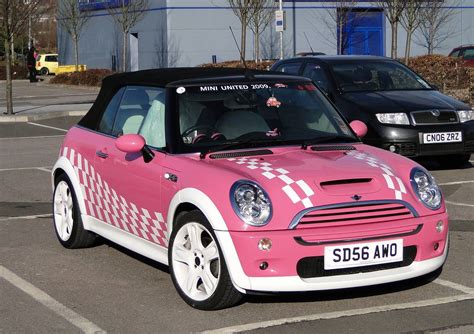 Could This One Be Any Cuter Love Mini Coopers Pink Mini Coopers