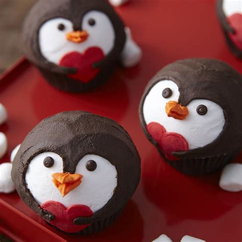 Penguin Valentine?s Day Cupcakes | Wilton