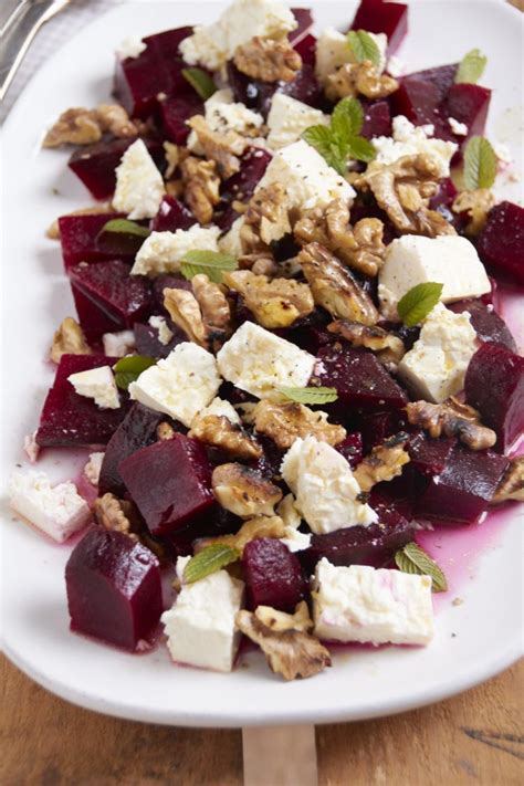 Es gibt Rote Bete-Walnuss-Salat mit Feta