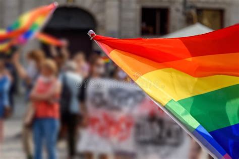 Lgbt Regenboogvlag Op Voorgrond Als Symbool Van Gelijkheidsrechten