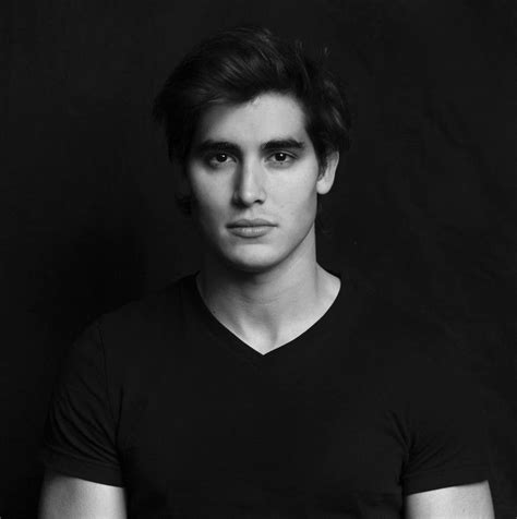 Diogo morgado será o ator principal do primeiro filme brasileiro da netflix, anunciou a conhecida plataforma de streaming. Ator de "13 Reasons Why" é Brasileiro. - Leitura Virtual