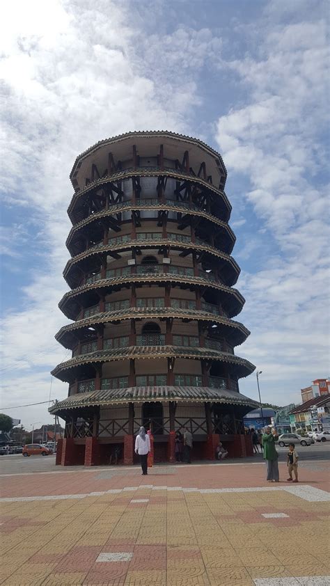 Apabila menara ini siap dibina pada tahun 1892, fungsi utamanya. this is my blog: Menara Condong Teluk Intan
