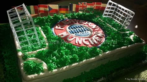First attempt at a football cake not as challenging as i thought but as with every cake you learn something different xxxx. Fussball-Torte Bayern München - YouTube