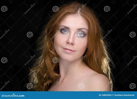 Retrato De Um Modelo Da Fêmea Do Redhead Imagem De Stock Imagem De