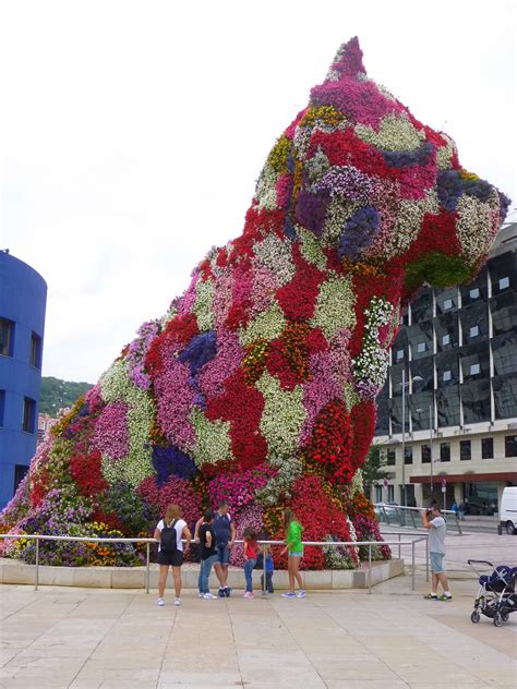 Jeff koons pays homage to the kitsch side of nature in his gigantic flowering puppy. File:Bilbao - Guggenheim, 'Puppy' (Jeff Koons) 3.jpg ...
