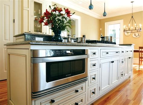 It's a traditional microwave oven, but opens and closes like a it's great for saving space around the kitchen as it can be paired with your cabinets. 5 Reasons to Invest in a Microwave Drawer - Medford Design ...