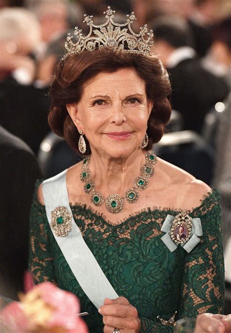 Queen Silvia Of Sweden Née Sommerlath Kungliga Smycken Kläder