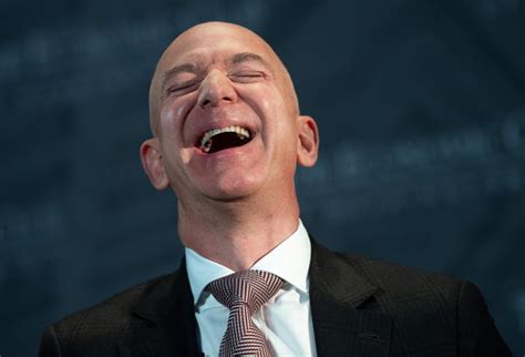 Jeff Bezos Hourly Wage Is 9132420hour An Amazon Worker Would Have