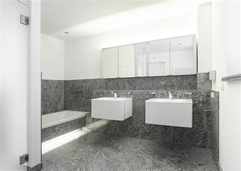 Ein badezimmer aus naturstein schafft auf natürliche weise ein gefühl von wellness und entspannung. Naturstein-Badezimmer | homify
