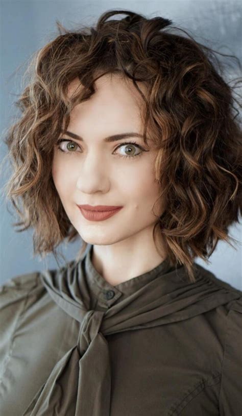 Ursula corbero is no stranger to short hair, known to wear an edgy bob haircut with short bangs as she played the. 42 Darling Short Curly Hair styles for Refreshed Look