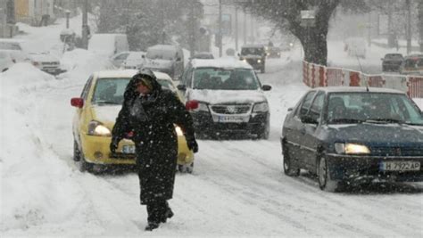 Drumurile Din Romania Afectate De Primele Zapezi De Astazi Iarna Se
