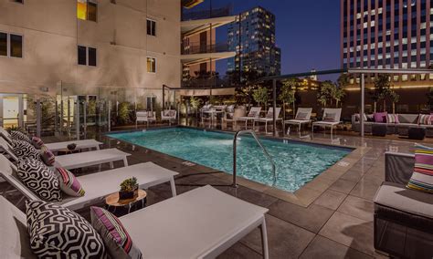 This area to the north is usually 10 degrees warmer and 25% cheaper in rent. Los Angeles, CA Luxury Apartments in Koreatown | Berkshire ...