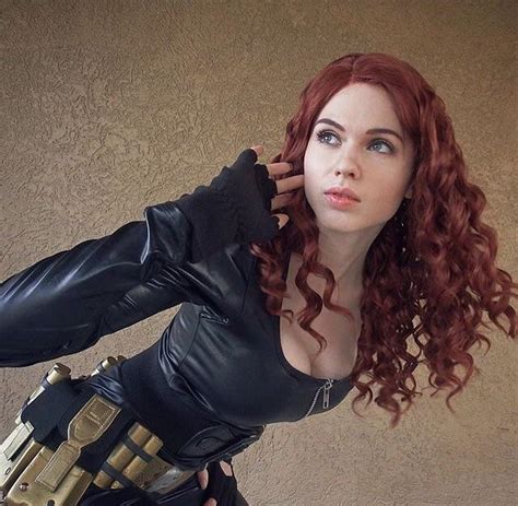 18 Of The Hottest Amouranth Cosplays From The Streamer Banned For