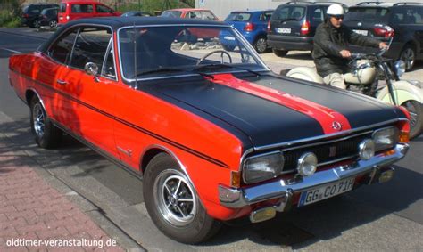 Oldtimer m (genitive oldtimers, plural oldtimer). Die schönsten Opel Oldtimer