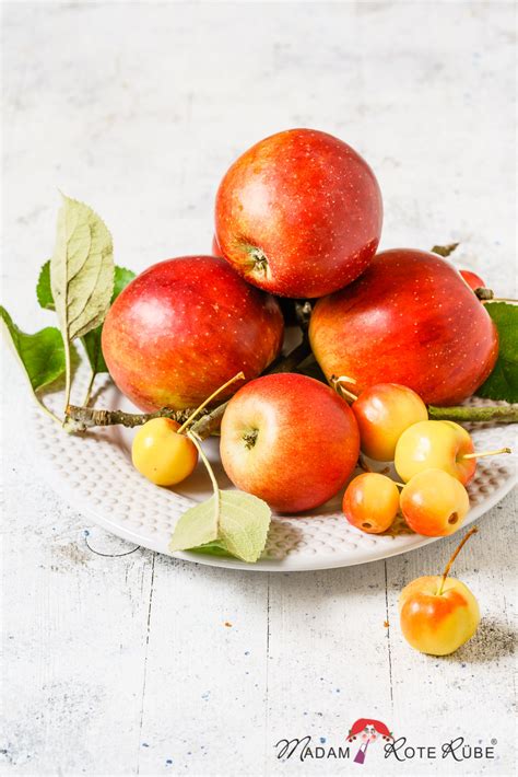 Im herbst mit frischen äpfeln und ansonsten mit köstlichem apfelmark aus dem bioladen. Einfacher Apfel-Vollkornkuchen mit Honig-Mandel-Decke ...