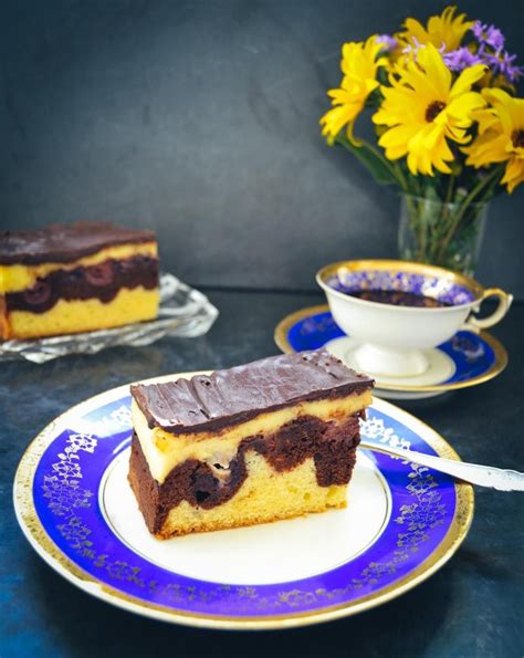 Feiner gugelhupf aus omas kochbuch begeistert immer wieder. Omas Donauwelle mit Buttercreme | Rezept (mit Bildern ...